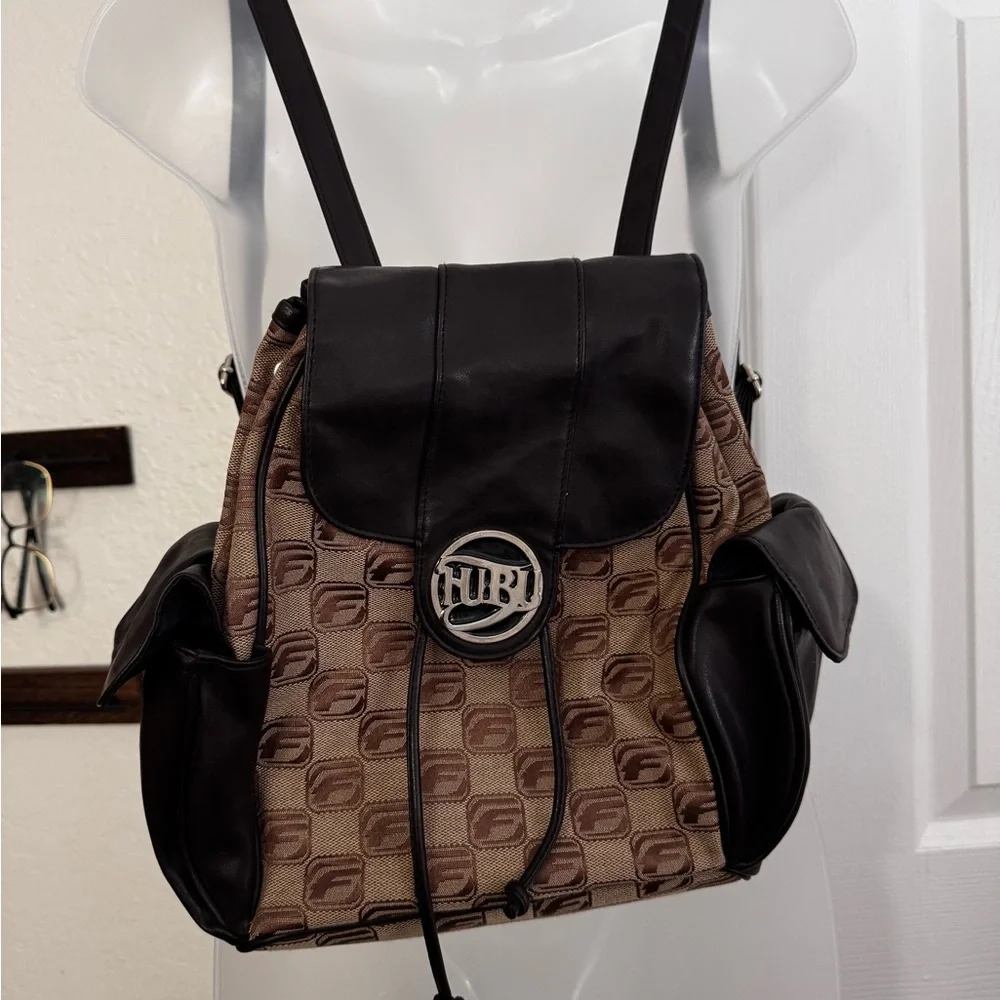 gucci mini bee backpack Bicolor GG Supreme Bees Small Bag – THE CLOSET pencil case around main compartment Boating : Hi-Tide Tackle Color:Beige Stewart - Glen Appin